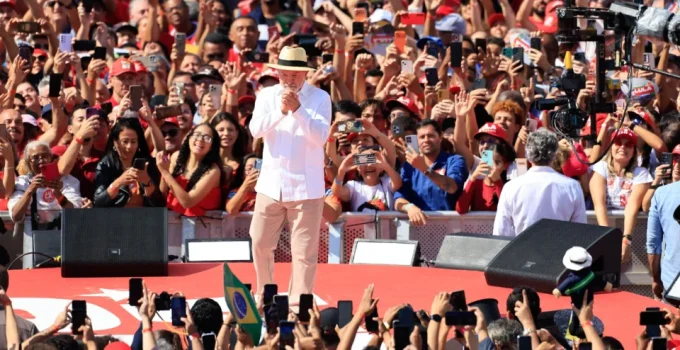Lula afirma que quer vencer eleição para manter Bolsonaro preso