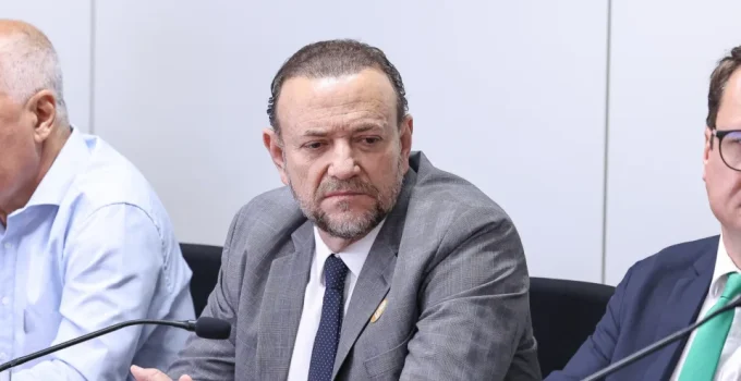 Edinho Silva minimiza impacto de vista de Dino na campanha de Lula após admitir desgaste Edinho Silva minimiza impacto de vista de Dino na campanha de Lula após admitir desgaste