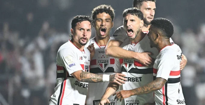 São Paulo vence Inter e ganha fôlego no Brasileiro após eliminação na Sul-Americana