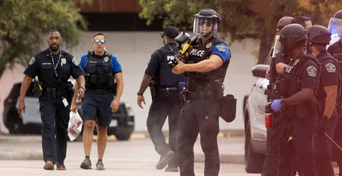 Agente do ICE atira e fere homem em Austin, Texas