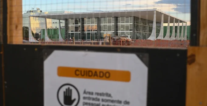Campanha Eleitoral: Mais de 100 Candidatos ao Senado se Declaram a Favor do Impeachment de Ministros do STF