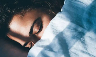 Recuperar o sono perdido no fim de semana: um dilema com benefícios e riscos