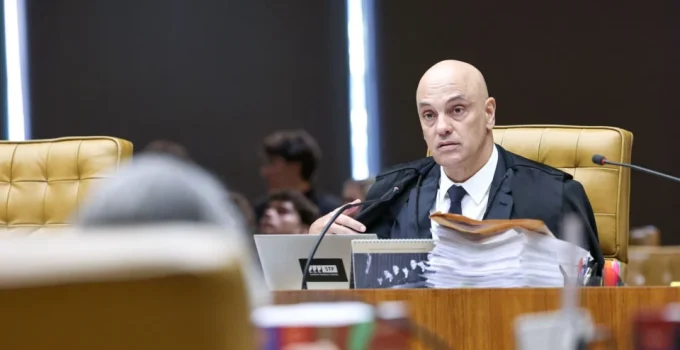 Alexandre de Moraes se declara impedido em ação que envolve sua esposa e Lulinha