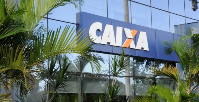 Bancários da Caixa rejeitam terceira proposta e mantêm greve por tempo indeterminado Bancários da Caixa rejeitam terceira proposta e mantêm greve por tempo indeterminado