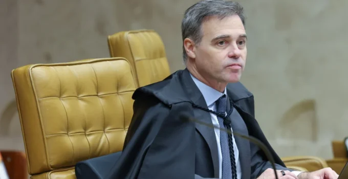 Mendonça acusa Moraes de 'arapongagem institucional' e pede acesso a inquérito das fake news