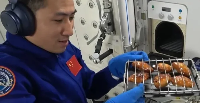 Estação Espacial Chinesa Ganha Upgrade na Cozinha com Air Fryer e Micro-ondas Estação Espacial Chinesa Ganha Upgrade na Cozinha com Air Fryer e Micro-ondas