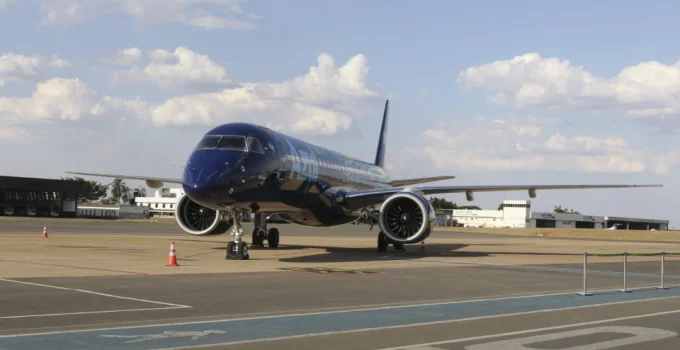 Instabilidade em GPS afeta frota de Embraer E2 da Azul e causa ajustes em voos