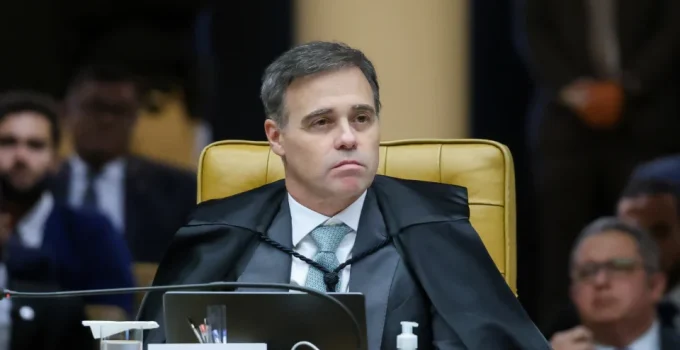 Mendonça busca acesso à “caixa-preta” do inquérito das fake news, mas pode ter acesso limitado Mendonça busca acesso à "caixa-preta" do inquérito das fake news, mas pode ter acesso limitado