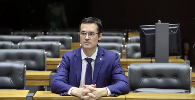 TRE-PR mantém candidatura de Deltan Dallagnol ao Senado