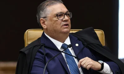 PT usa ação sobre mineração para pedir investigação de Flávio Bolsonaro por suposta interferência dos EUA nas eleições