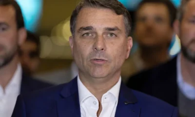 Defesa de Flávio Bolsonaro pede suspensão de investigações e acusa PT de 'escolher' relatores no STF