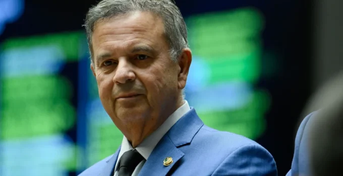 Troca de Acusações: AGU e Senador do PL Batem-Boca sobre Financiamento e Influência Política