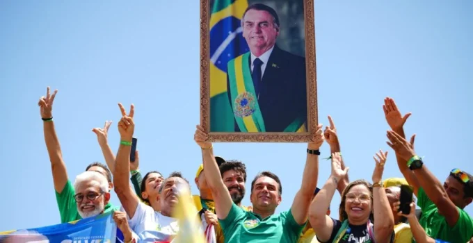 Censura à imagem de Bolsonaro em campanhas eleitorais gera debate sobre liberdade de expressão Censura à imagem de Bolsonaro em campanhas eleitorais gera debate sobre liberdade de expressão