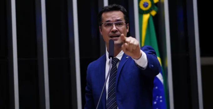 TRE-PR determina que Deltan Dallagnol desative conta no Instagram em 24 horas