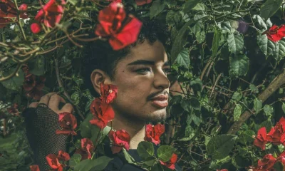 Homens gays afeminados relatam rejeição em aplicativos de namoro: 'Preciso fingir masculinidade'