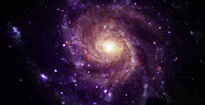 Novos 'hipermoles' cósmicos descobertos em dados antigos da NASA podem desvendar mistérios do universo
