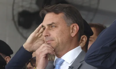 Revista britânica compara clã Bolsonaro à série 'Succession' e levanta hipótese de retorno ao poder