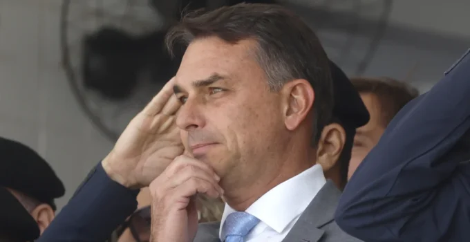 Revista britânica compara clã Bolsonaro à série 'Succession' e levanta hipótese de retorno ao poder