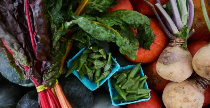 Dez Frutas e Hortaliças Subestimadas que Nutricionistas Recomendam para uma Dieta Mais Saudável