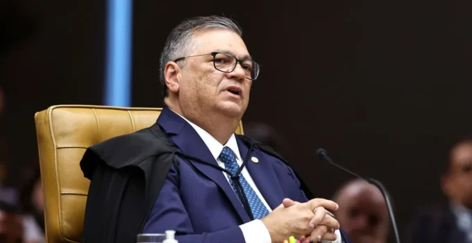 Dino cobra Fachin por auditoria em precatórios e alerta para 'captura do Judiciário'