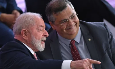 Lula liga para Flávio Dino em evento oficial e Flávio Bolsonaro questiona: 'Subordinado?'
