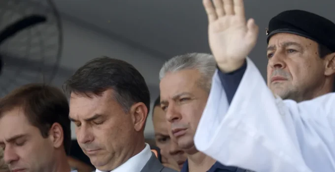 Flávio Bolsonaro aposta em debate da Globo para virar jogo contra Lula no 1º turno