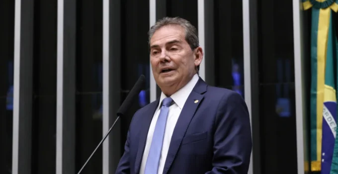 Paulinho da Força pede ao STF que retire Nunes Marques e André Mendonça de ações no TSE