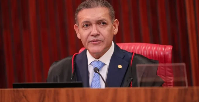 TSE: Ministros divergem sobre manutenção de posts anticlericais e fake news