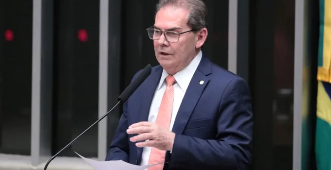 Paulinho da Força protocola pedidos de impeachment contra ministros do STF