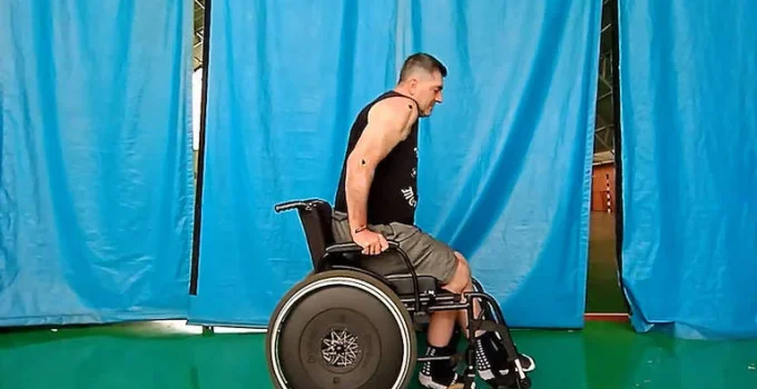 Teste de força para cadeirantes pode ser feito por videochamada com precisão igual ao presencial