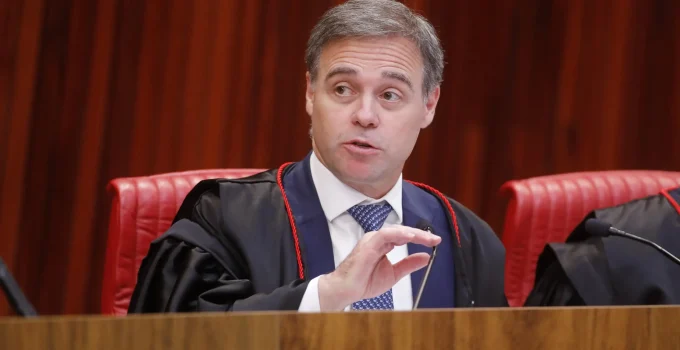 Mendonça flexibiliza decisão e libera postagem de Tabet sobre Nossa Senhora Aparecida no TSE