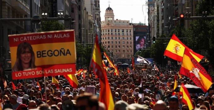 Premiê da Espanha aposta em protestos por moradia para reverter desgaste político