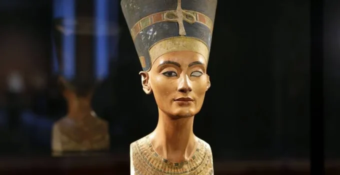 Câmaras ocultas atrás da tumba de Tutancâmon reacendem mistério sobre paradeiro de Nefertiti