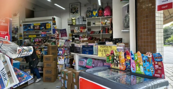 Lojas físicas repensam estratégias para resistir ao avanço do e-commerce Lojas físicas repensam estratégias para resistir ao avanço do e-commerce