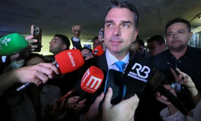 Flávio Bolsonaro desiste de debate na Globo alegando censura do TSE