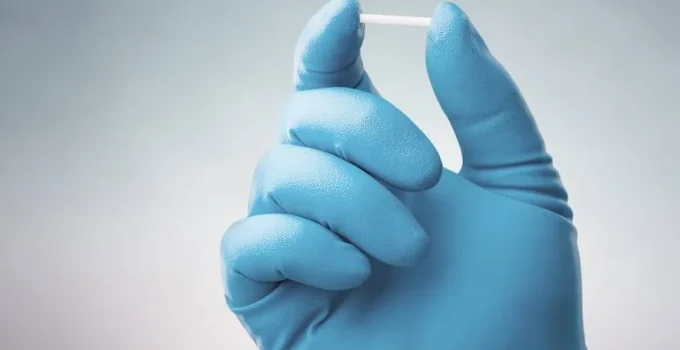 Entidades Médicas Pedem à Anvisa Proibição de “Chips da Beleza” por Riscos à Saúde Entidades Médicas Pedem à Anvisa Proibição de "Chips da Beleza" por Riscos à Saúde