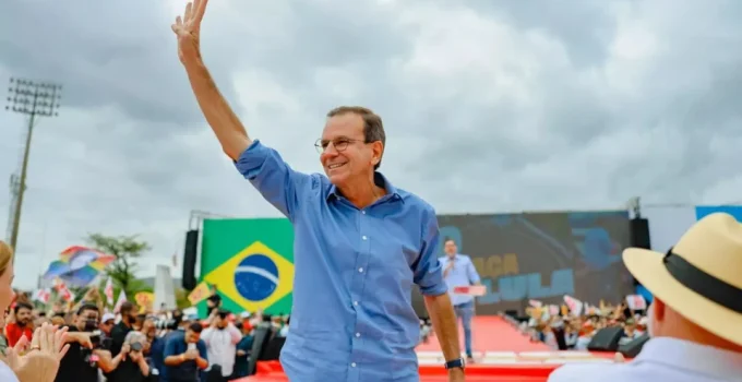 Paes vê vantagem encolher e disputa acirrar na reta final para o 1º turno no Rio