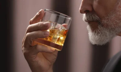 O Consumo de Álcool e o Risco Crescente de Demência: Novas Evidências Desmistificam Benefícios e Alertam para Danos