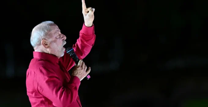 Lula encerra campanha na Paulista com aposta em vitória no primeiro turno