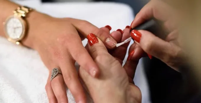 Unhas podem ser um espelho da saúde: entenda os sinais
