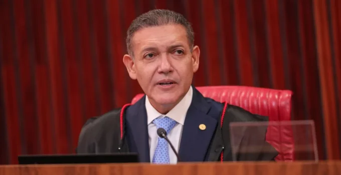 Presidente do TSE afasta risco de interferência estrangeira nas eleições