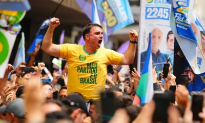 Flávio Bolsonaro impõe revanche a Lula e chega como favorito ao 2º turno