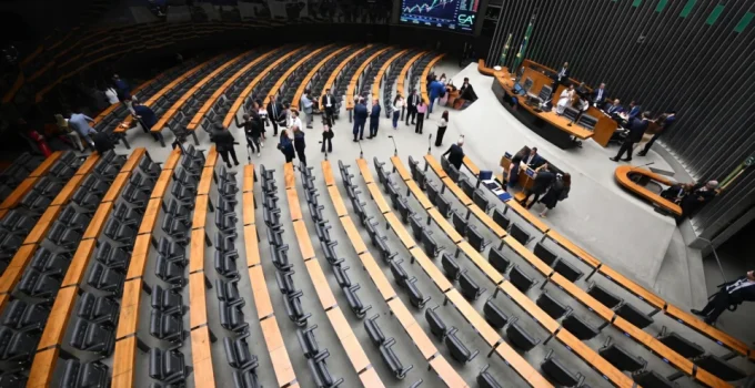 Novo supera cláusula de barreira e garante acesso a recursos e propaganda eleitoral