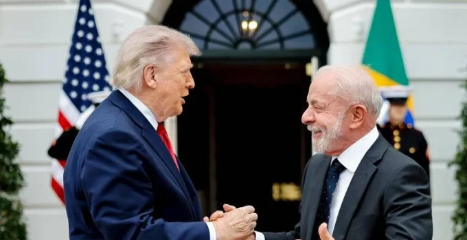 Trump celebra resultado de Flávio Bolsonaro no 1º turno: 'Uma grande vitória'