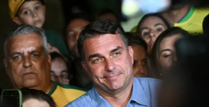 Mercado financeiro reage com otimismo à projeção de vitória de Flávio Bolsonaro no segundo turno