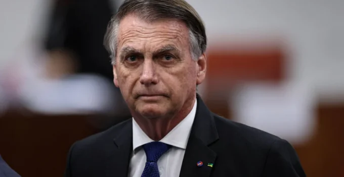 PGR opina a favor de visita de Flávio Bolsonaro a Jair Bolsonaro