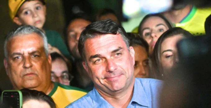 Agenda econômica de Flávio Bolsonaro ganha força com cenário político favorável