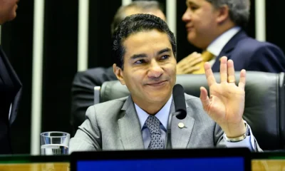 Republicanos oficializa apoio a Flávio Bolsonaro no segundo turno