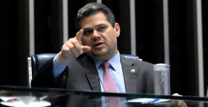Senado pede a Fux que barre acesso a registros de visitas de figuras ligadas a Moraes e Lula