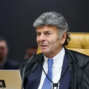 Fux exige acesso integral a inquéritos sigilosos sobre fake news e milícias digitais